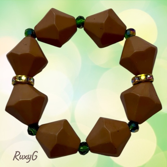 593. Brown Geometric Beaded Bracelet with gold and green accents - Picture 3 of 6